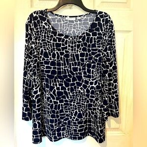 NWOT Susan Graver Navy and White Liquid Knit Top